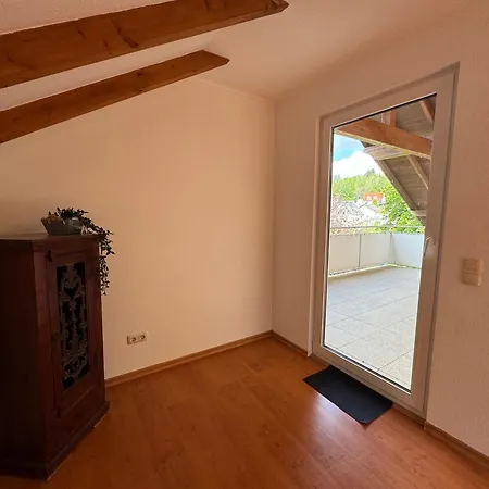 Dachgeschoss Mit Blick Ins Grüne Taunusstein